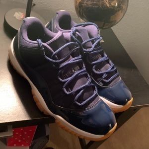 Jordan 11 Retro Low Navy Gum